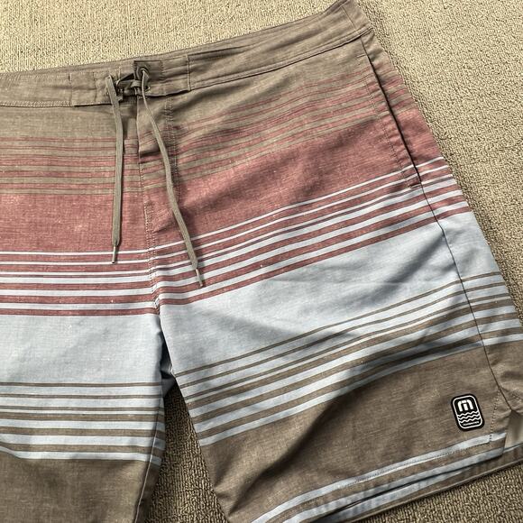 Travis Mathew Shorts Adult Size 42 Striped Boardshorts Active Casual Men's - Picture 3 of 14